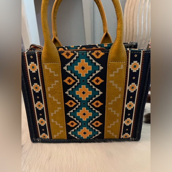 wrangler tote bag. decent size. cure patter with blues and yellow - Picture 2 of 6